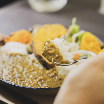 【三浦海岸】旬の三浦野菜が溶け込んだ「キミステ」のスパイシーカレー